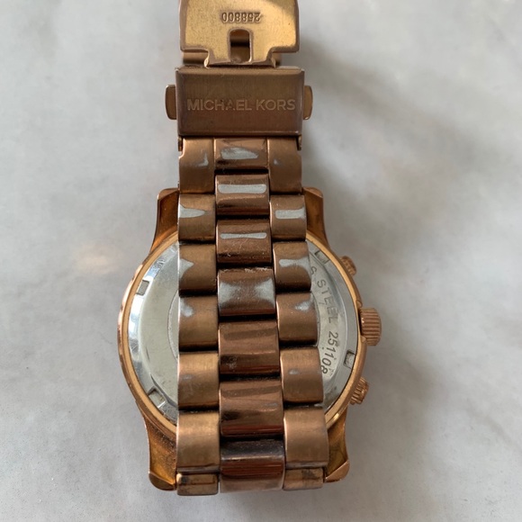 Michael Kors gold watch - Picture 3 of 3